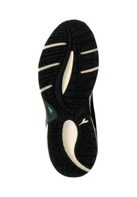 Suola di scarpa sportiva nera con scanalature profonde e accenti bianchi. Presenta un dettaglio esterno verde e gomma testurizzata per migliorare la presa.