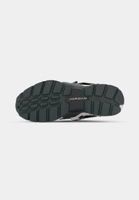 Jordan TRUNNER LX UNISEX - Tenisice - light orewood brown/anthracite