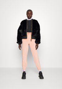 adidas Originals JOGGER - Treningo apatinė dalis - ambient blush