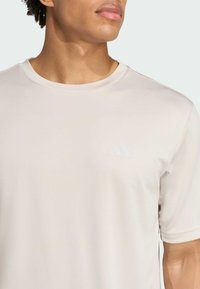 adidas Performance ESSENTIALS HOLIDAY PACK - Sportovní tričko - beige