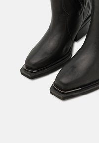 Alma en Pena Cowboy/biker ankle boot - black