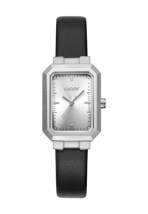 Montre rectangulaire en argent avec un fini brossé, bracelet en cuir noir et boîtier octogonal en acier inoxydable. Présente des repères horaires minimalistes.