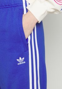 adidas Originals Träningsbyxor - blue