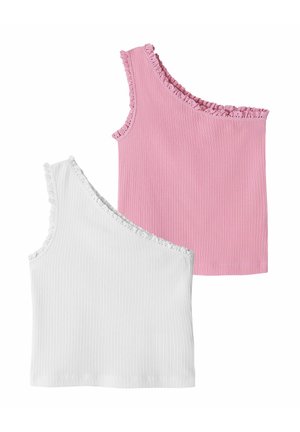 To ribbede, enkelt skulder croptops med blondekant, én i lyserød og én i hvid, vist fladt på en hvid baggrund.