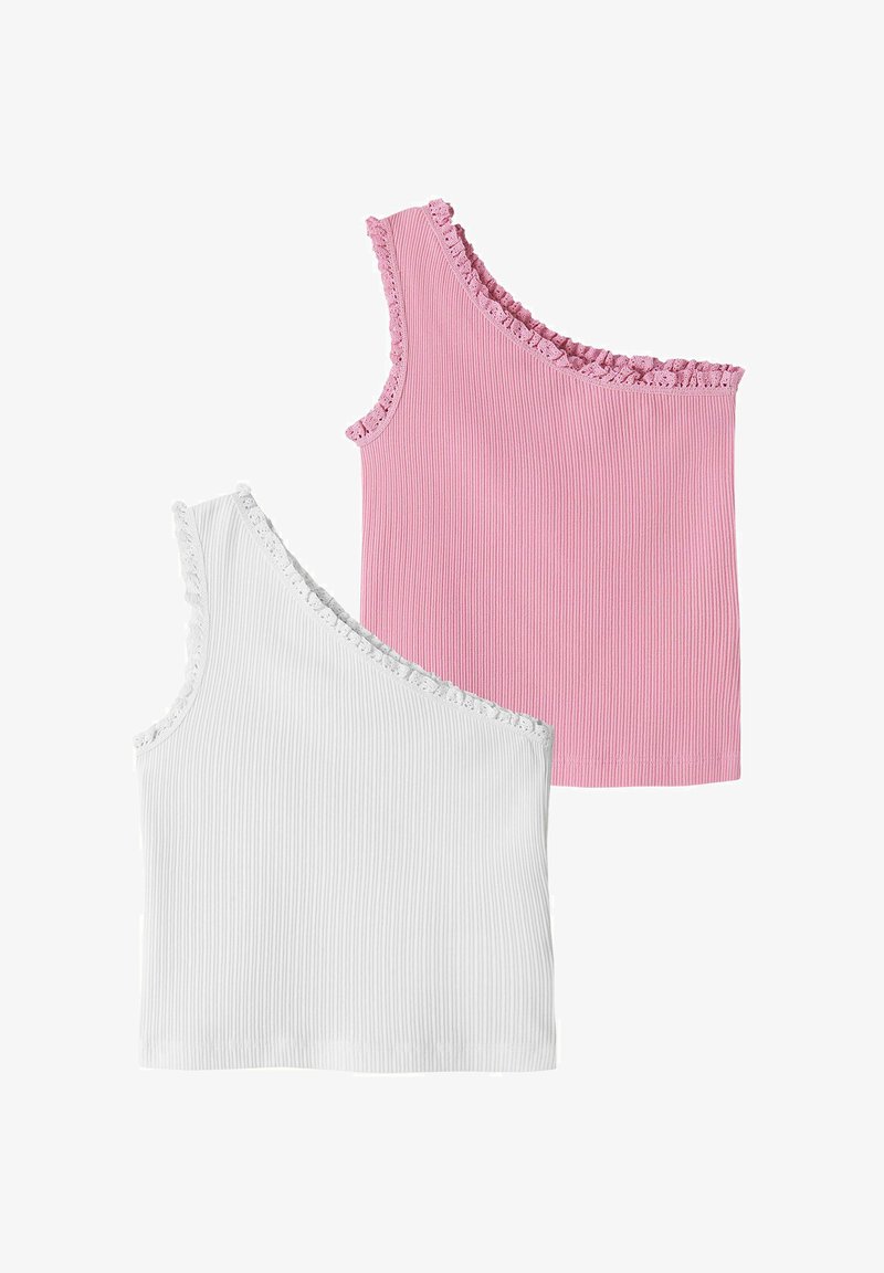 Deux crop tops asymétriques côtelés avec bordure en dentelle, un rose et un blanc, présentés à plat sur fond blanc.