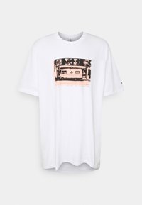 adidas Originals T-shirt med print - white