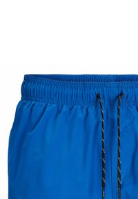 Blauwe shorts met een elastische tailleband, zwarte aansnoerkoordjes met witte accenten en een gladde, lichtgewicht stoftextuur.