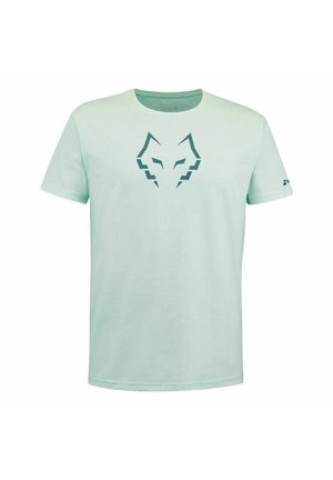Lys grøn kortærmet t-shirt med et mørkt geometrisk ulveansigt logo centreret på brystet og lille mærkning på højre arm.