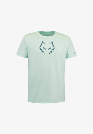 Lys grøn kortærmet t-shirt med et mørkt geometrisk ulveansigt logo centreret på brystet og lille mærkning på højre arm.