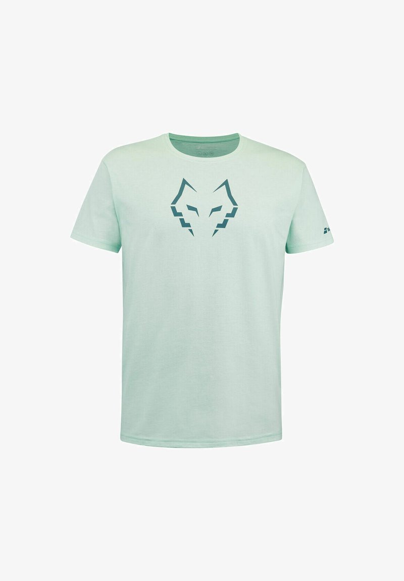 Lys grøn kortærmet t-shirt med et mørkt geometrisk ulveansigt logo centreret på brystet og lille mærkning på højre arm.