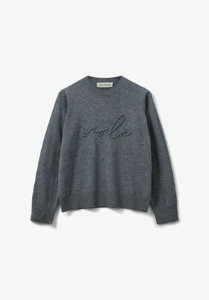 Grijze gebreide trui met een ronde hals en geribde boorden. Kenmerkt zich door een getextureerd "voilà" geborduurd op de voorkant. Zacht, warm materiaal.