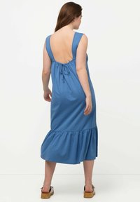 Ulla Popken V-AUSSCHNITT, ÄRMELLOS,  - Freizeitkleid - blue-mottled
