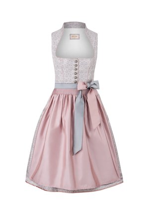 Dirndlkleid mit tailliertem Mieder und einem rosa Satinrock, ausgestattet mit einem floral gemusterten Oberteil, silbernen Knöpfen und einem grauen Satinschal.