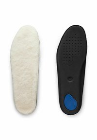 Semelles intérieures, avec une couche supérieure blanche moelleuse et une couche inférieure noire texturée dotée de trous de ventilation et d'un accent bleu au talon.