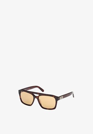 Gafas de sol rectangulares de carey marrón con lentes de color marrón claro y logo "GCDS" en las patillas.