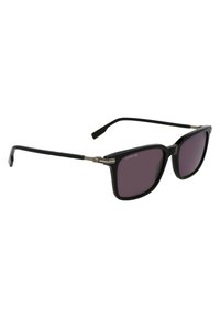 Ochelari de soare negri cu un cadru rectangular, lentile de un violet închis, accente metalice și brațe curbate. Logo-ul brandului este vizibil pe cadru.