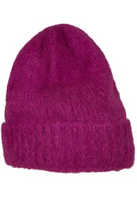 Fioletowy, dzianinowy beanie wykonany z miękkiego, puszystego materiału. Posiada prążkowany mankiet oraz zaokrąglony wierzch, z lekko nierówną teksturą.