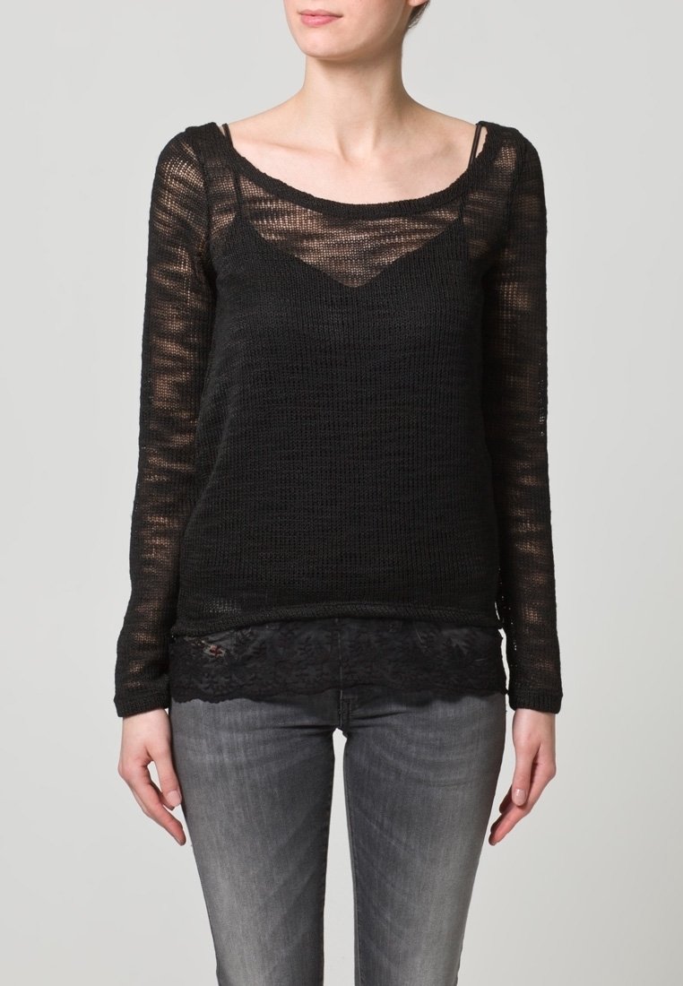 Schwarzer Langarm-Pullover mit lockerem, gestricktem Gewebe und einem mehrlagigen Spitzenabschluss. Verfügt über einen weiten Ausschnitt und durchscheinende Details im Stoff.