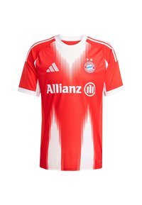 Maillot de football rouge et blanc à manches courtes avec un design dégradé, logo Allianz et emblème du FC Bayern Munich accompagné de trois étoiles.