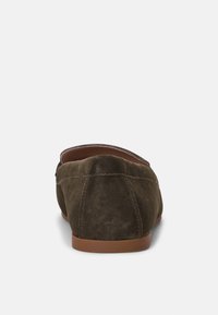 Lauren Ralph Lauren AVERI III SUEDE LOAFER - Mokasīni - dark olive