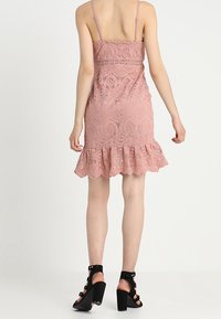 Love Triangle Cocktailklänning - light pink