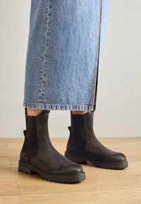 Pavement Botines con plataforma - dark brown