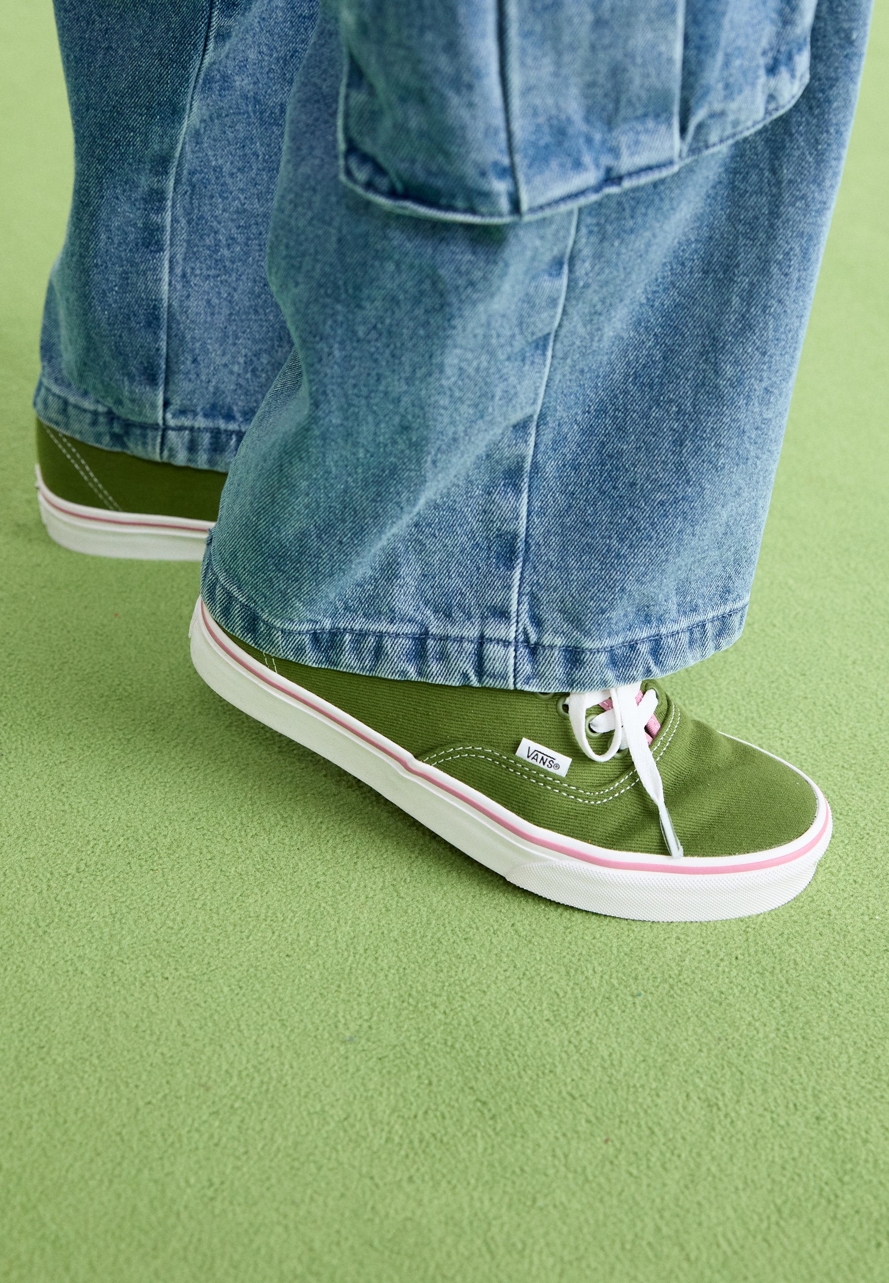 Vans AUTHENTIC - Trainers - binding green/pink/green