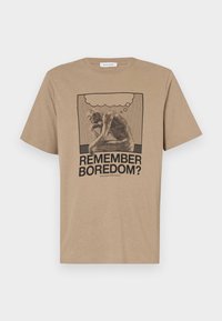 BOBBY PENSEUR - T-shirts med print - desert