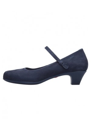Chaussure Mary Jane en suede marine avec un bout rond, un petit talon et une sangle sur le coup de pied sécurisée par un détail de bouton.
