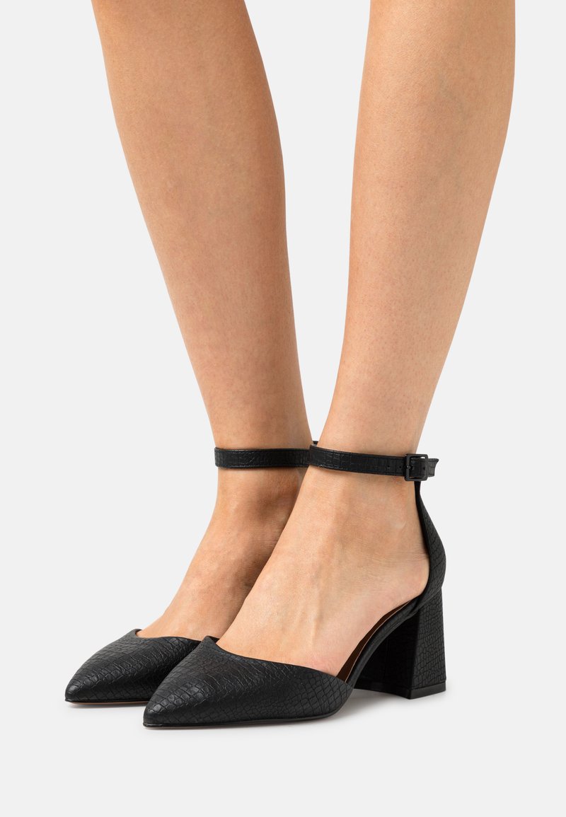 Call it Spring DALIAA - Saltos clássicos - black