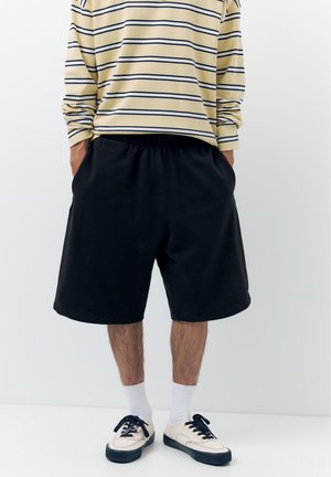 PULL&BEAR BERMUDA  czarny