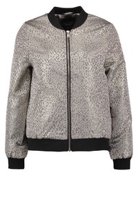 Giacca bomber in paillettes argento con colletto, polsini, orlo e chiusura anteriore in zip neri.