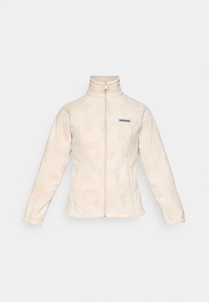 Světlý krémový fleece kabát s vysokým límcem a plným zipem vpředu. Obsahuje jemný vlnkový vzor a malé logo na levé straně hrudi.