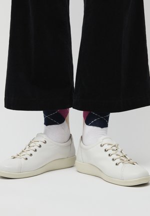 ECCO SOFT 2.0 - Baskets basses - white