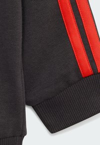 adidas Performance AUDI FORMULA ONE TEAM DNA JOGGER LONG SLEEVE SET ...