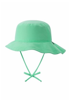 Cappello a secchiello verde chiaro con ampio bordo e cinturini regolabili per il mento annodati a fiocco, esposto su sfondo bianco.