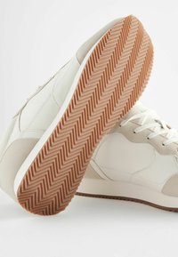 Next REGULAR FIT - Tenisky - white