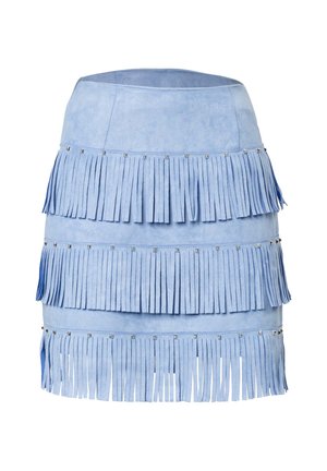 Lys blå ruskindsnederdel med flere lag af frynser og sølvnitter langs taljen for ekstra detalje og tekstur.