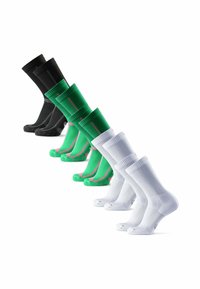 Calcetines deportivos en negro, verde y blanco. Presentan una textura acanalada, acentos en contraste y diseños en bloques de color. Se exhiben seis pares.