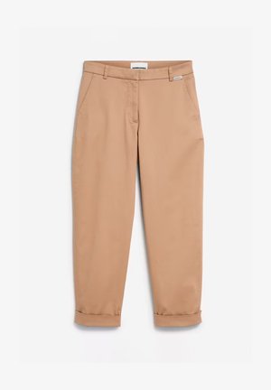Pantaloni beige con una vestibilità dritta, dotati di tasche frontali e risvolti. Realizzati in tessuto liscio, con un'etichetta sulla cintura.