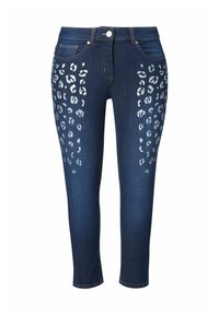 Ciemnoniebieskie dżinsy z dopasowanym krojem, ozdobione akcentami w wzór pantery w jasnoszarym kolorze na zewnętrznych nogawkach. Styl pięciu kieszeni z metalowymi detalami w kolorze srebrnym.