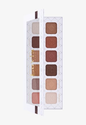 Palette de fards à paupières dans un emballage blanc avec huit teintes, comprenant un mélange de finitions matte et scintillantes dans des couleurs neutres et chaudes.