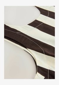 Wybrany, brown cream stripe