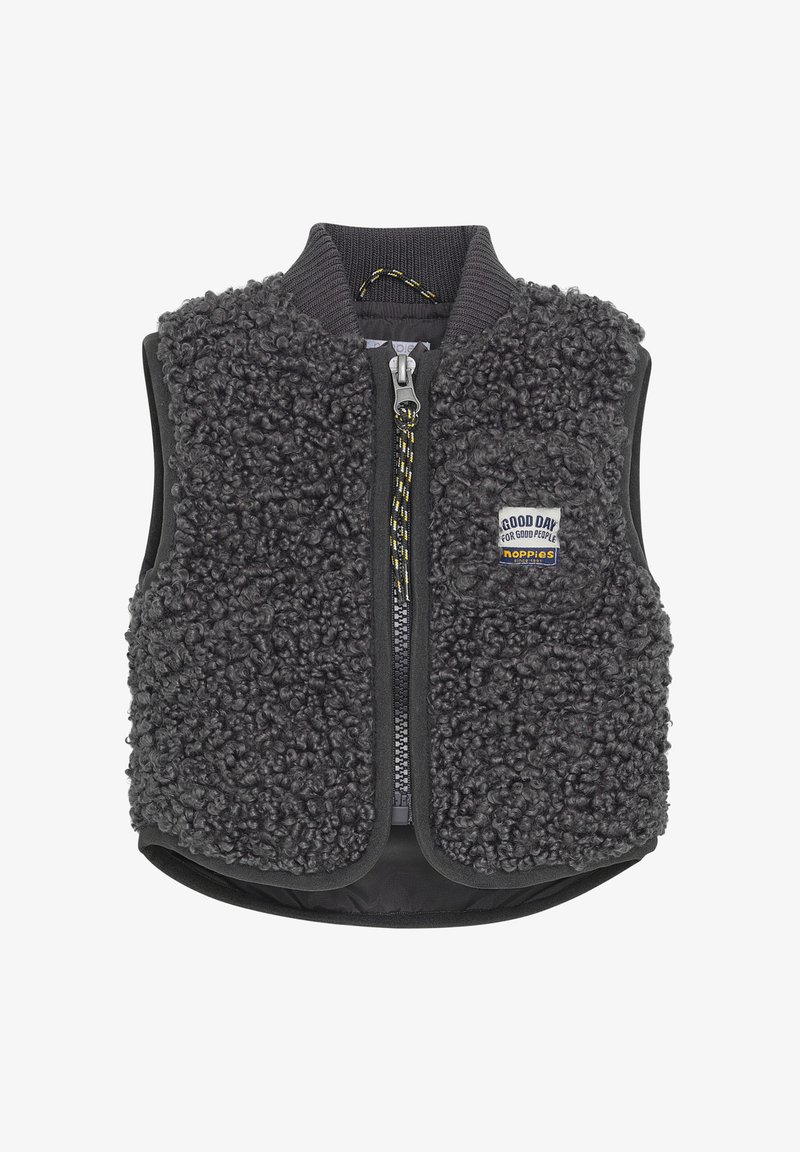 Szary bezrękawnik z teksturowanym wykończeniem z polarowego materiału, gładką podszewką, zapięciem na zamek oraz małą naszywką z napisem z przodu.