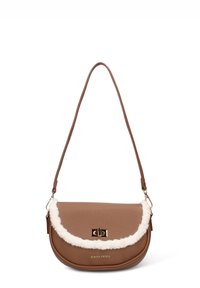 Borsa a tracolla in pelle marrone con texture, rifinitura in pelliccia sintetica bianca, chiusura a giravite dorata e logo "pierre cardin" sul davanti.