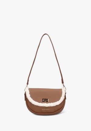 Borsa a tracolla in pelle marrone con texture, rifinitura in pelliccia sintetica bianca, chiusura a giravite dorata e logo "pierre cardin" sul davanti.