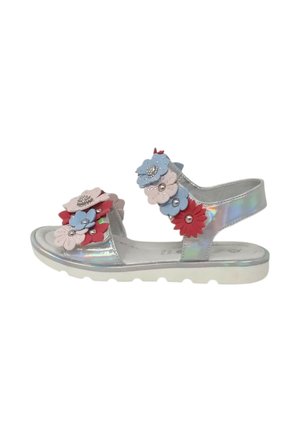 Sandalo da bambina argentato con finitura iridescente, decorato con applicazioni floreali rosa, blu e rosse e perline al centro. Suola bianca.