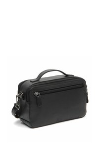 Borsa rettangolare nera in pelle con doppia zip, manico superiore e tracolla regolabile. Presenta una texture liscia e un design minimalista.
