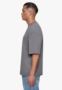 Dropsize Lihtne T-särk - anthracite