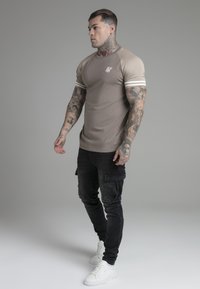 Thumbnail Image 5